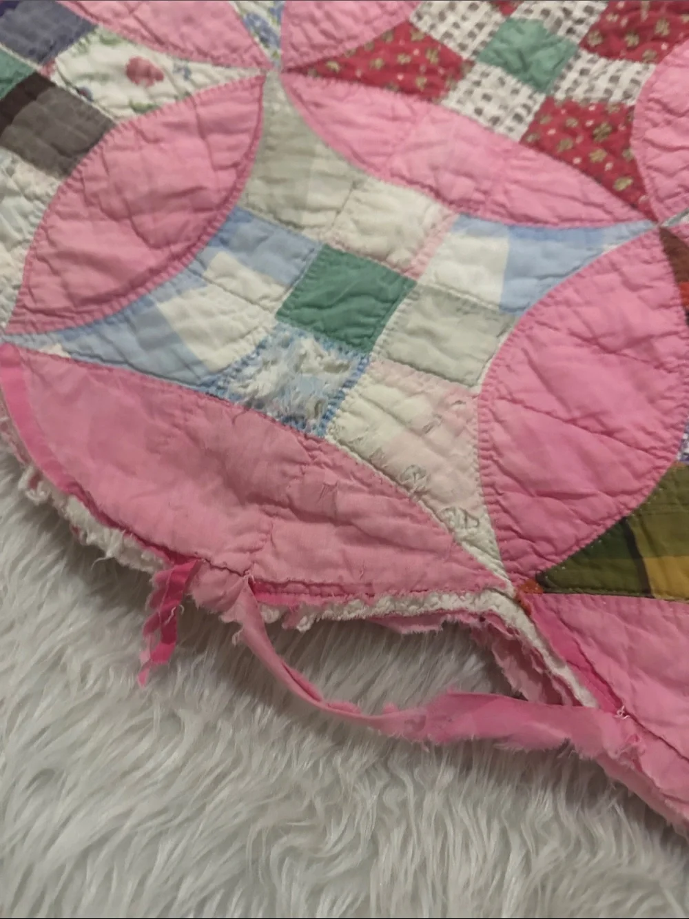 Vintage Patchwork Pink Quilted Throw - Classic Circle Pattern
